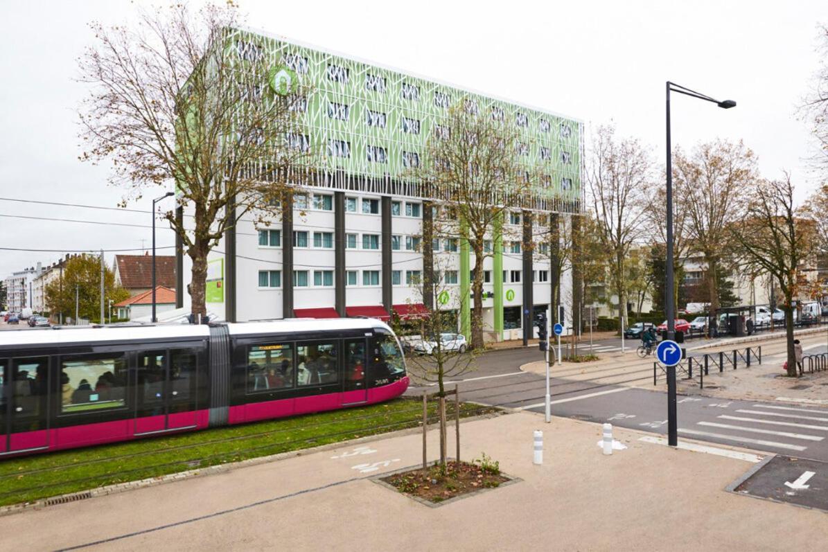 Готель Campanile Dijon Congres Clemenceau Екстер'єр фото